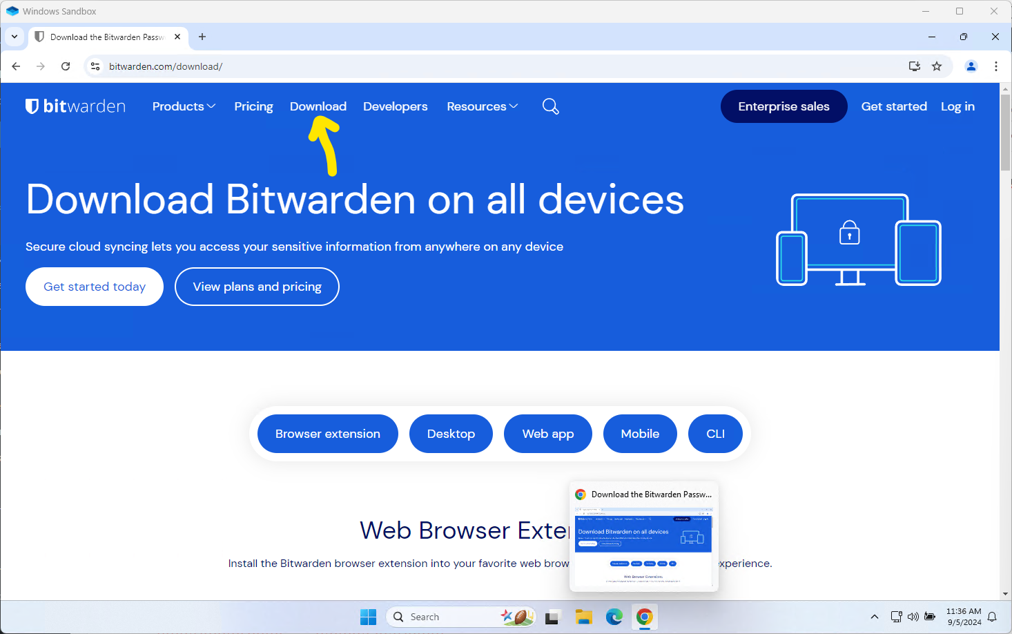 Gambar menunjukkan halaman utama situs Bitwarden dengan tombol “Download” yang ditandai